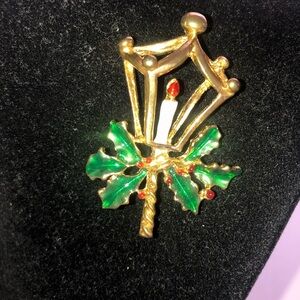 Corel Vintage Holiday Lamp Brooch . Lovely little Christmas brooch. Preloved.